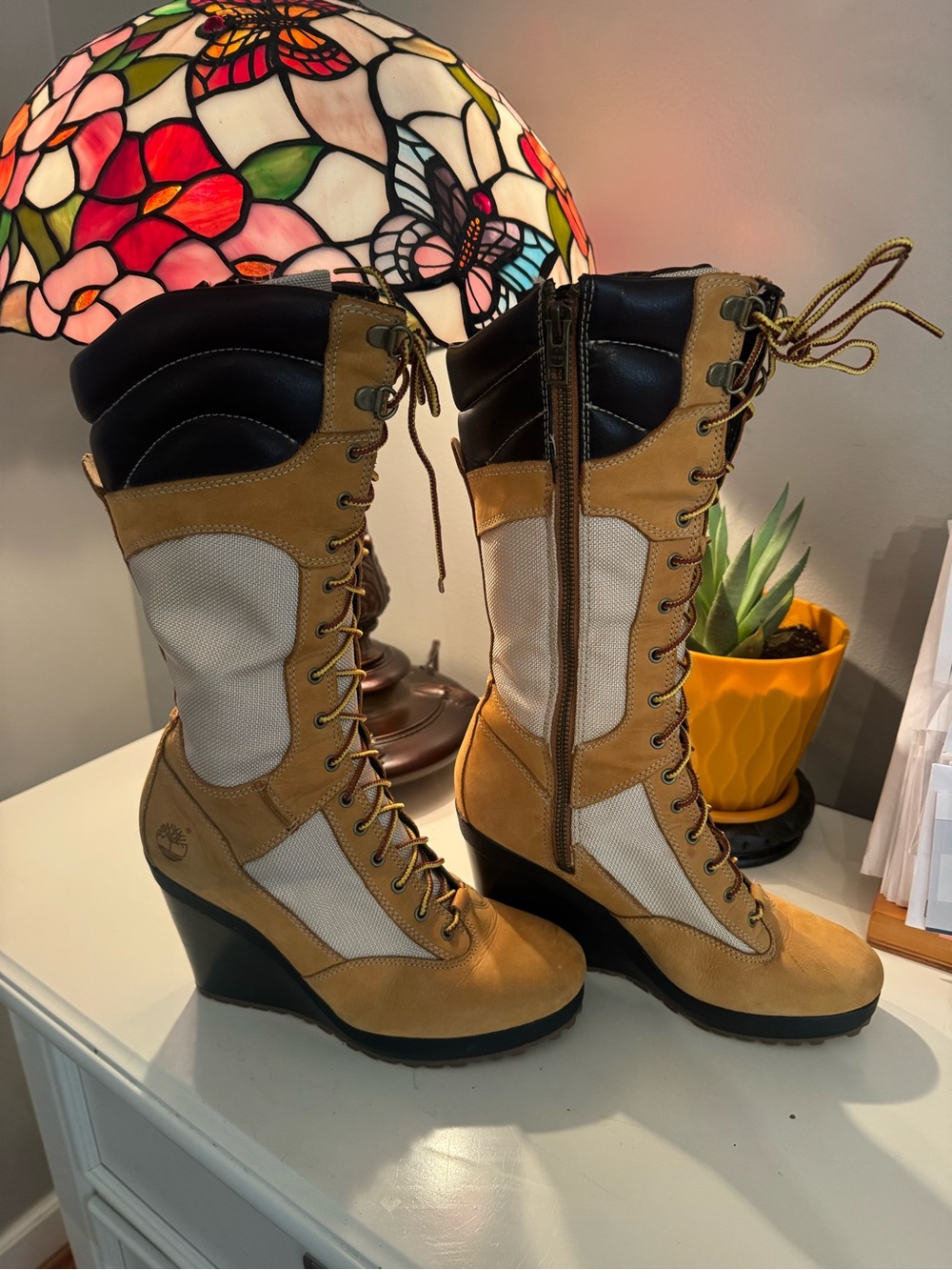 Timberland Women's Tan and Black Lace-Up Wedge Boots Sz 7 Y2K Style 23617